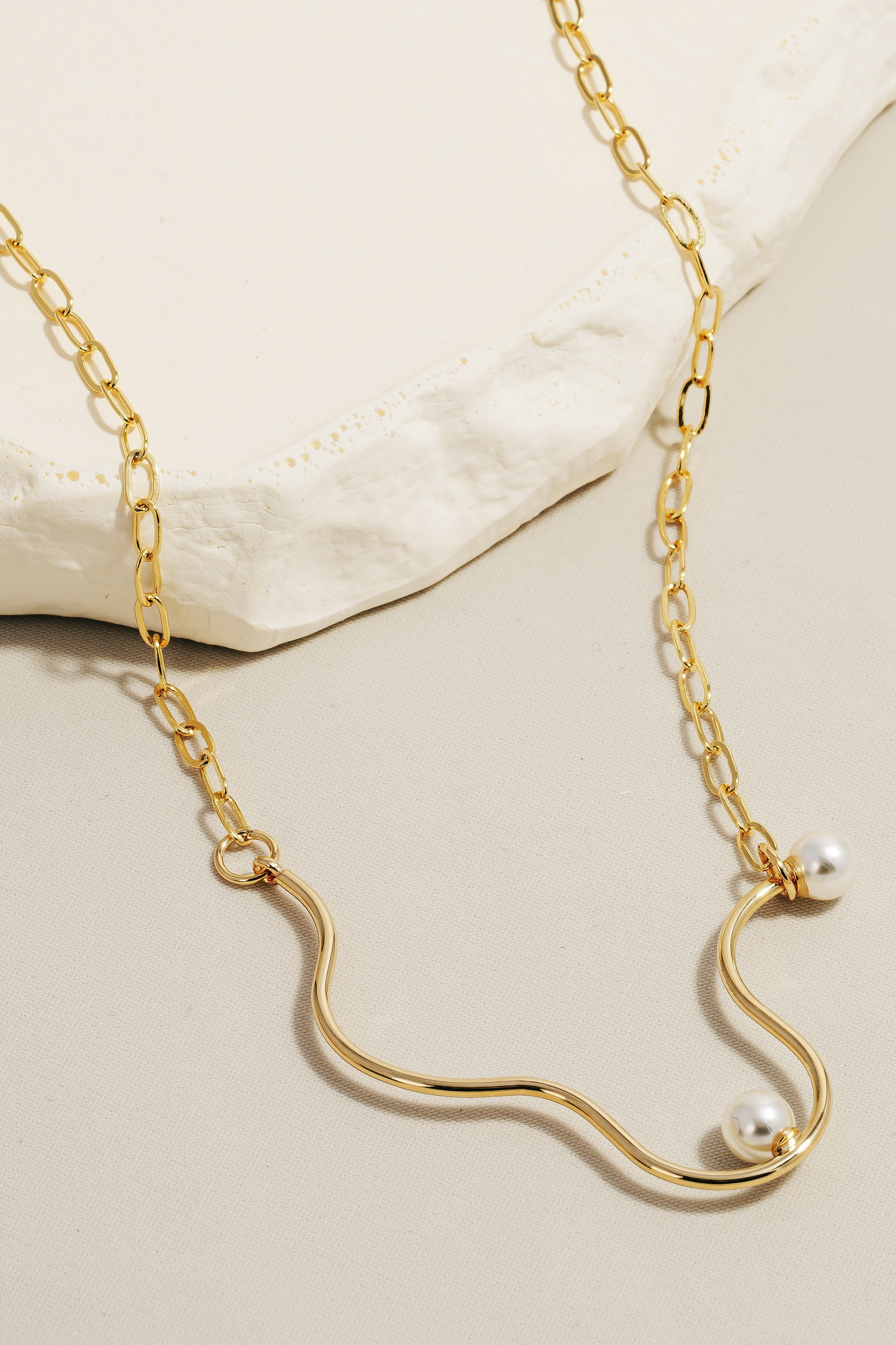 Wavy Chain Necklace