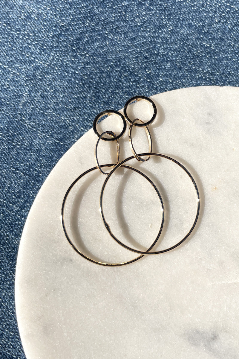 Circle This Earrings